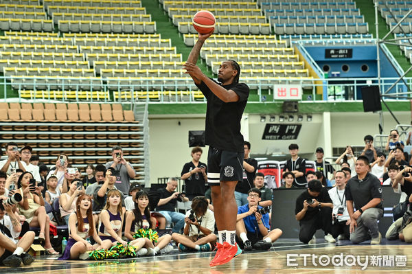 ▲▼雷納德（Kawhi Leonard）現身桃園巨蛋。（圖／記者李毓康攝）