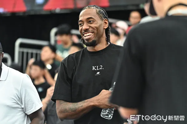 ▲▼雷納德（Kawhi Leonard）現身桃園巨蛋。（圖／記者李毓康攝）