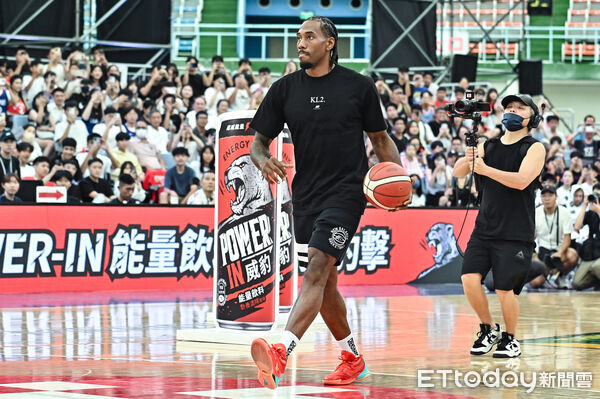 ▲▼雷納德（Kawhi Leonard）現身桃園巨蛋。（圖／記者李毓康攝）