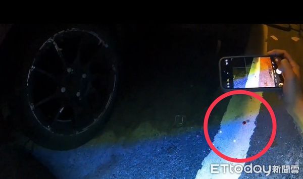 ▲警方抵達時滋事民眾已離開現場，只見地面有一灘血跡。（圖／吉安警分局提供，下同）