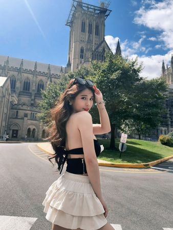 ▲琳妲火辣拍照引注目。（圖／樂天桃猿）