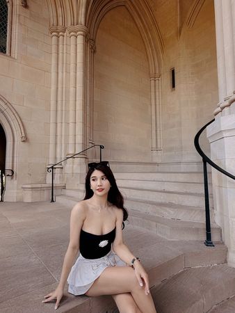 ▲琳妲火辣拍照引注目。（圖／樂天桃猿）