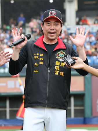 ▲▼《綜藝大集合》胡瓜開球。（圖／統一獅提供）