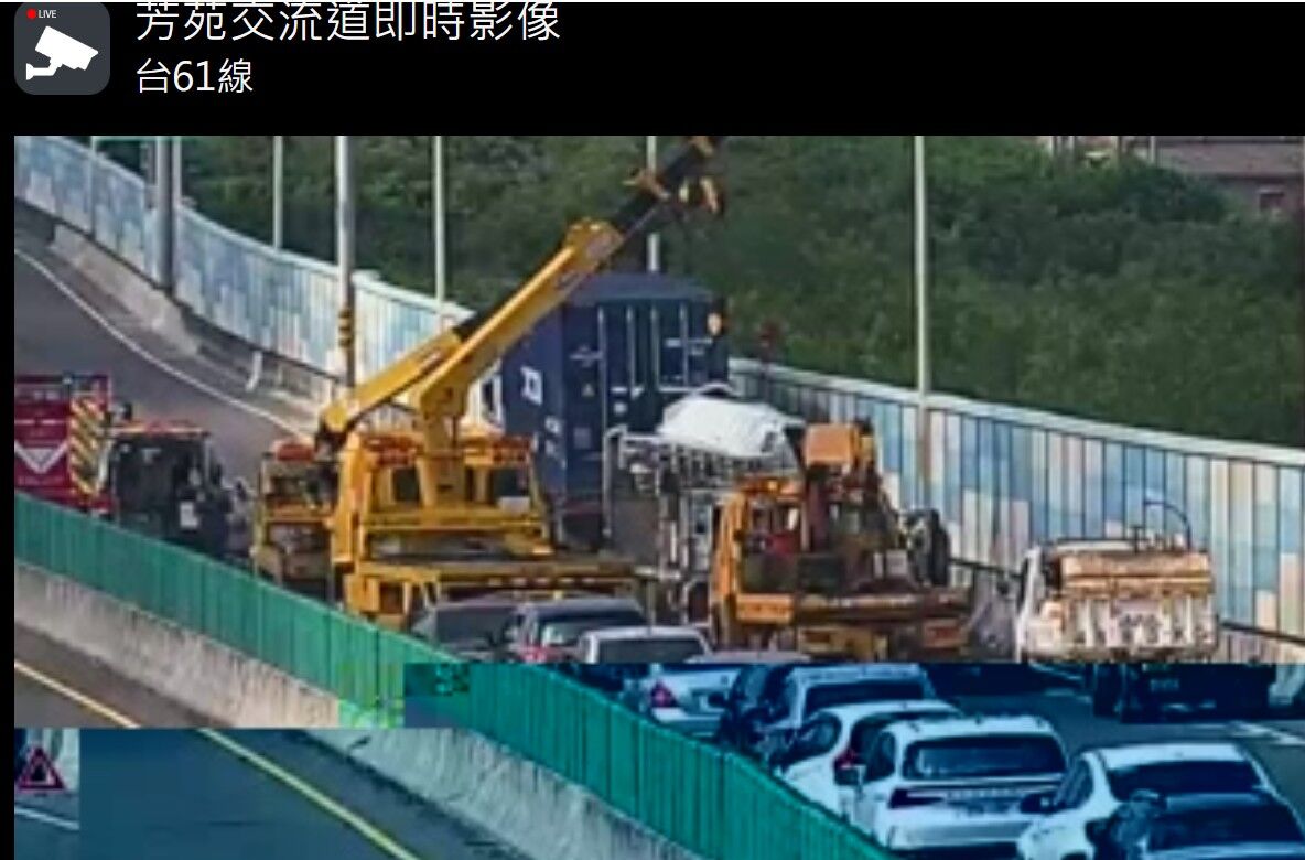 快訊／西濱南下197K「貨車聯結車追撞」駕駛受困　全線封閉中