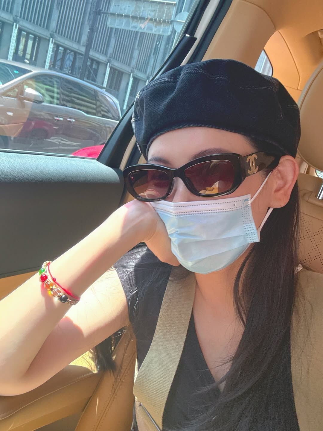 ▲▼愷樂自拍被抓包「車窗歪掉」親曝真相。（圖／翻攝自Instagram／butterfly092288）