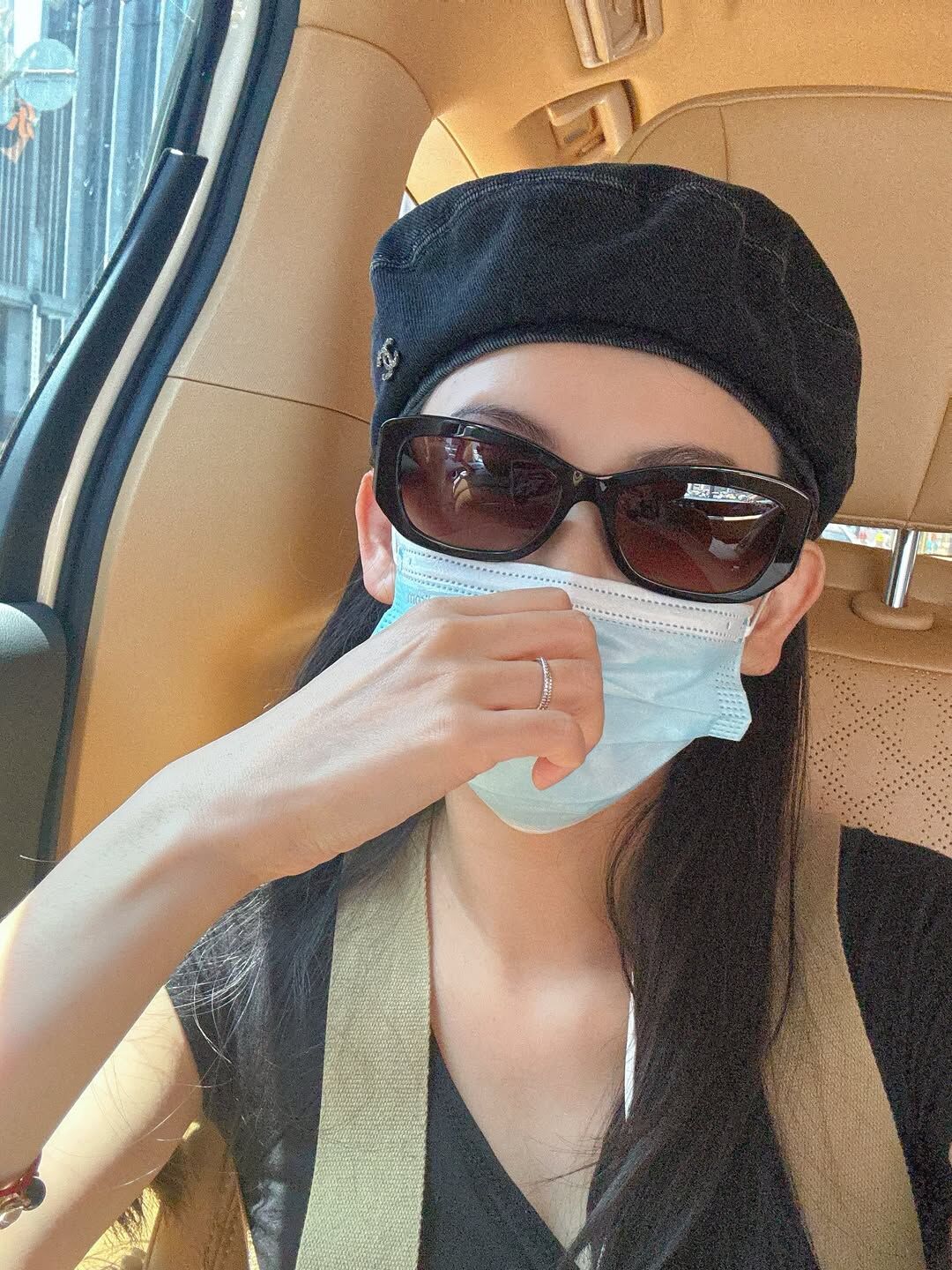 ▲▼愷樂自拍被抓包「車窗歪掉」親曝真相。（圖／翻攝自Instagram／butterfly092288）