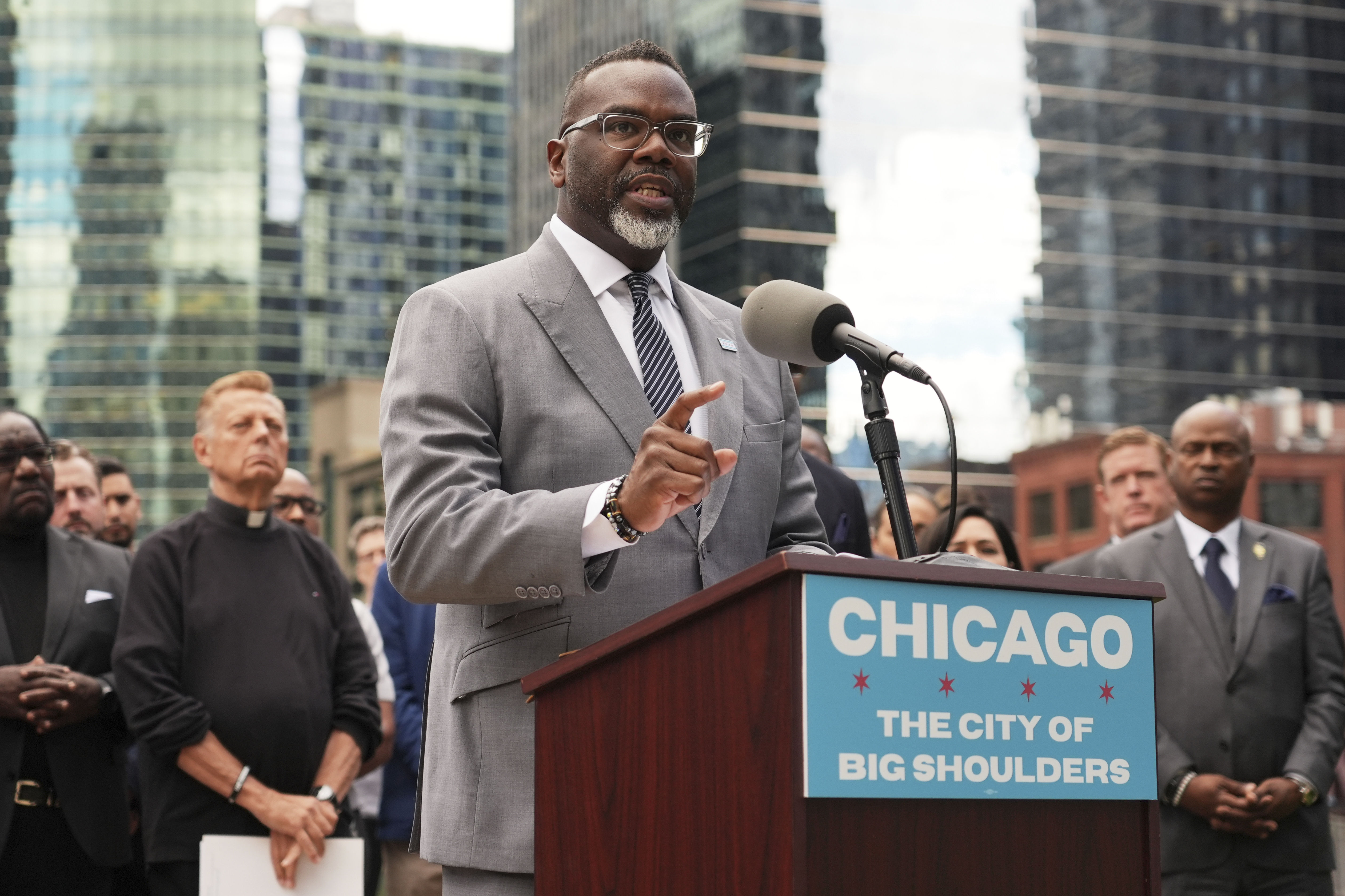 ▲▼美國芝加哥市長強森，公開反對川普政府針對移民的執法計畫。（圖／達志影像／美聯社）