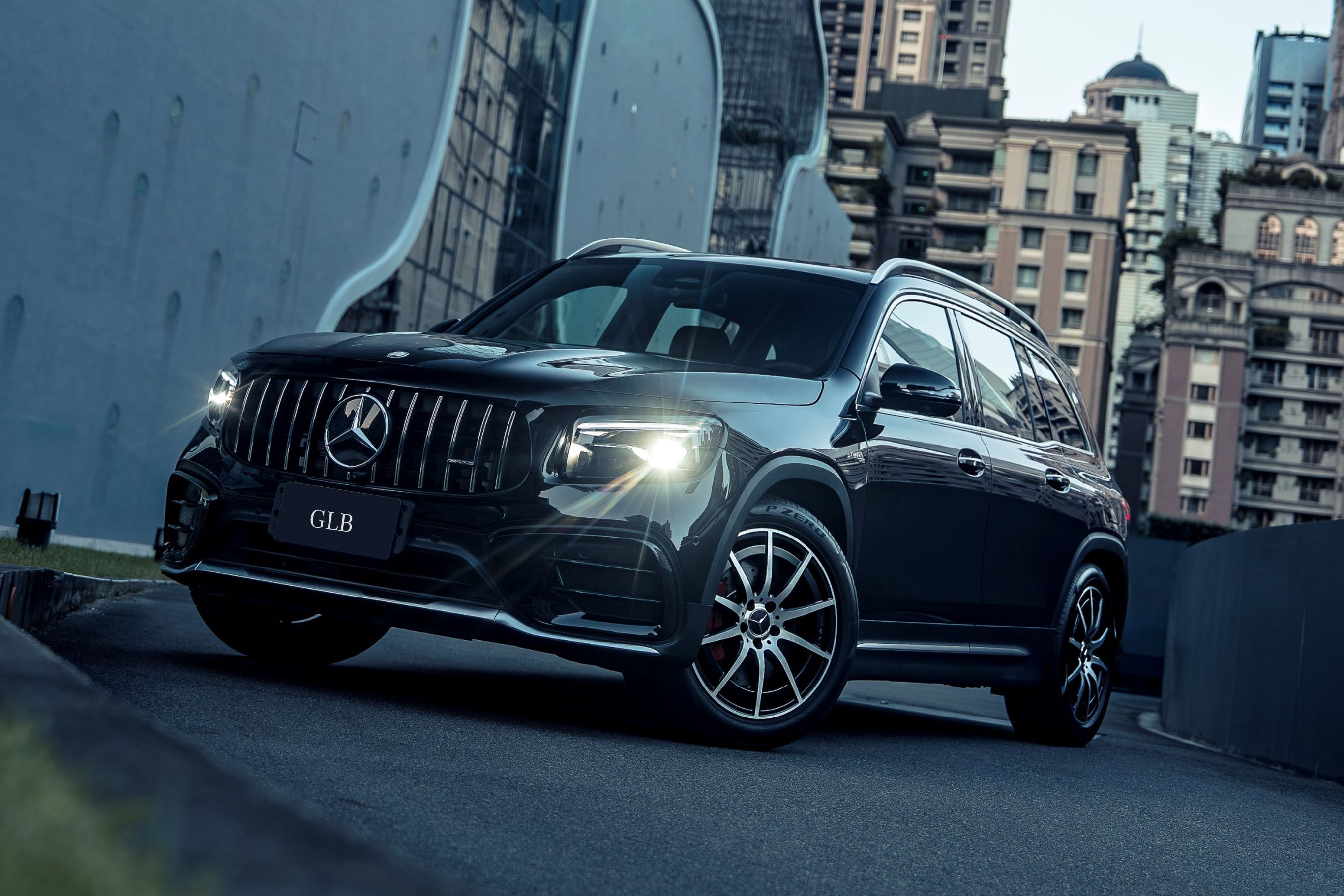 ▲台灣賓士降價了「這款最高砍13萬」！配備再升級搶7人座休旅市場。（圖／翻攝自Mercedes-Benz）