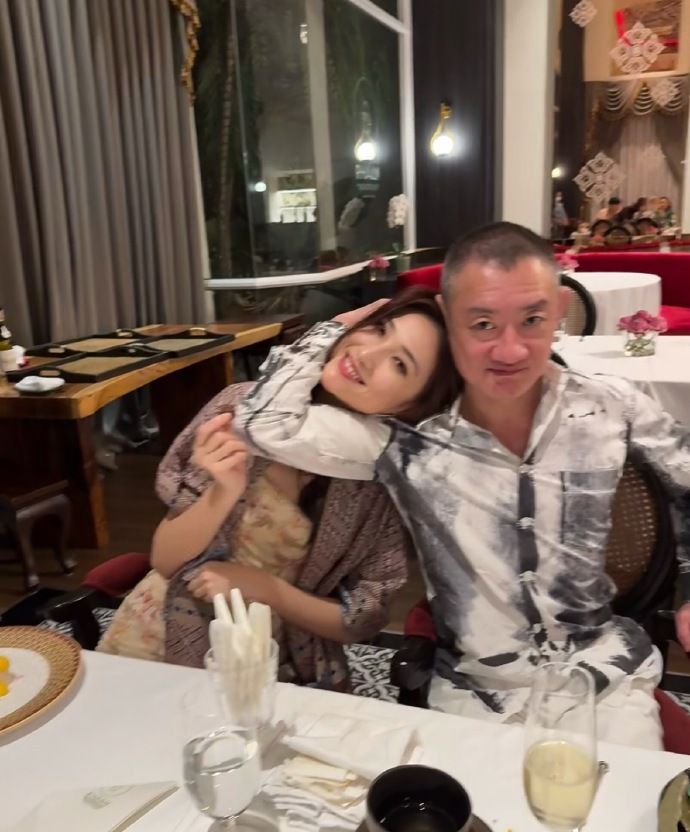 ▲▼趙薇前男友汪雨娶小20歲網紅。（圖／翻攝自微博）