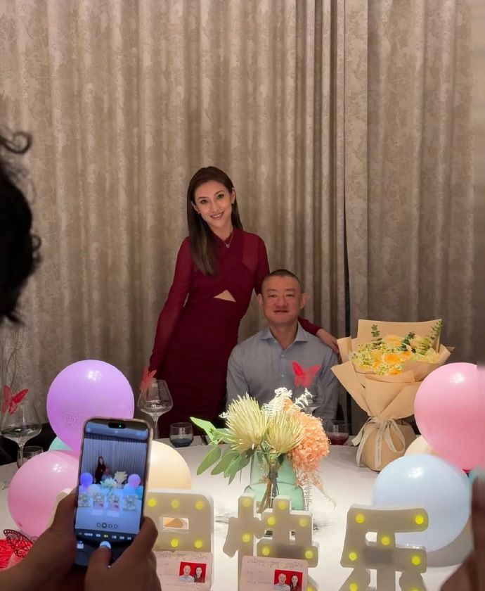 ▲▼趙薇前男友汪雨娶小20歲網紅。（圖／翻攝自微博）