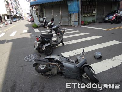 驚險！台中無照嬤騎四輪車左轉撞孕婦　2人倒地送醫