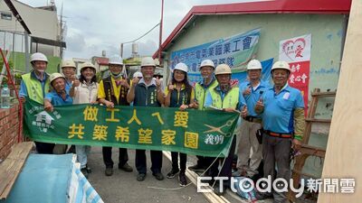 黃偉哲攜台南做工行善團修繕災後家園　39戶弱勢重拾安居希望