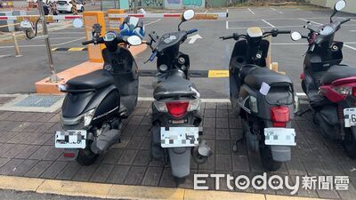 離譜違停!多部機車霸佔大甲停車場出入口 汽車駕駛轟太自私