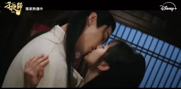 ▲許凱、田曦薇「陰濕吻」。（圖／翻攝自YouTube／Disney Plus TW）