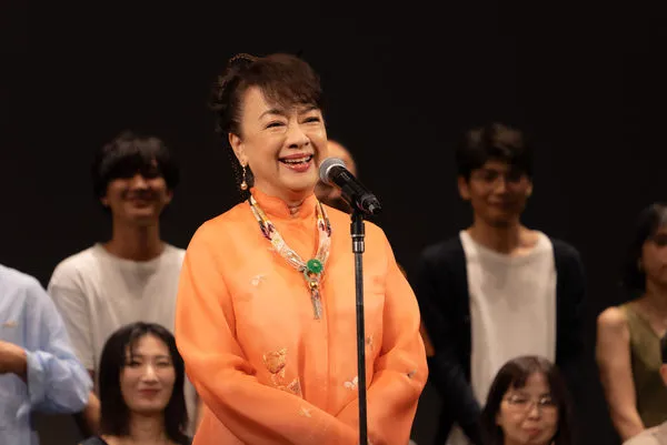 ▲翁倩玉（圖右）本次與國家電影及視聽文化中心董事長褚明仁（圖左）見證《萬博追踪》重返大銀幕的動人時刻。（圖／國家影視聽中心提供）