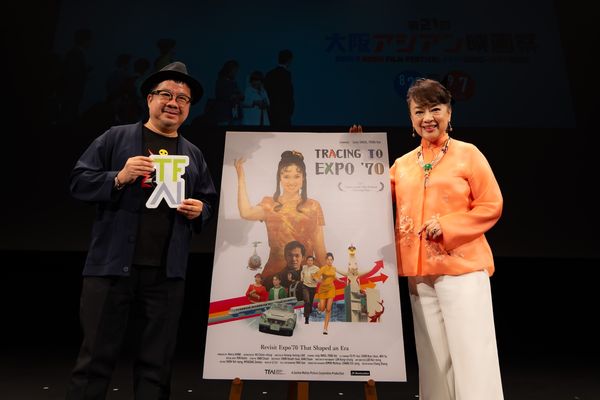 ▲翁倩玉（圖右）本次與國家電影及視聽文化中心董事長褚明仁（圖左）見證《萬博追踪》重返大銀幕的動人時刻。（圖／國家影視聽中心提供）