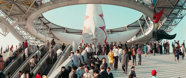 ▲翁倩玉（圖右）本次與國家電影及視聽文化中心董事長褚明仁（圖左）見證《萬博追踪》重返大銀幕的動人時刻。（圖／國家影視聽中心提供）