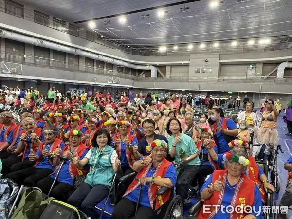 ▲▼   「2025阿公阿嬤活力SHOW」南區競賽登場，舞力全開展現不老精神    。（圖／嘉義縣政府提供）