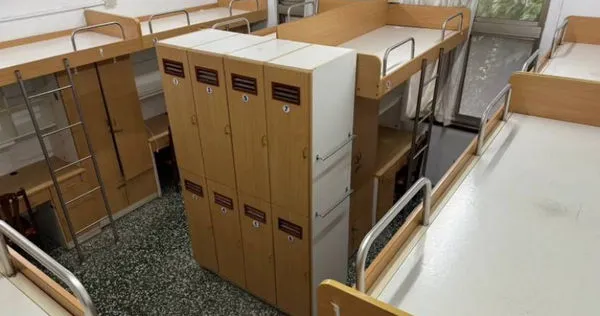 一名東吳大學學生在社群平台分享宿舍照片，引來網友熱烈討論。（圖／翻攝Threads／5xmbrrse_）