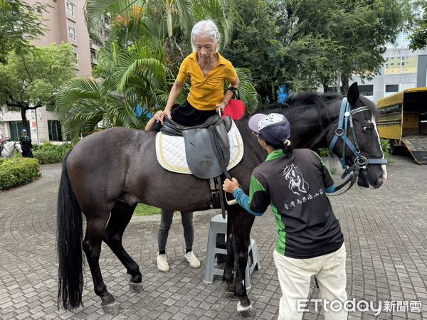 ▲「2025公益愛陪伴」在台南河樂廣場登場，結合教育推廣、實境體驗與政令宣導，吸引大批民眾參與。（記者林東良翻攝，下同）