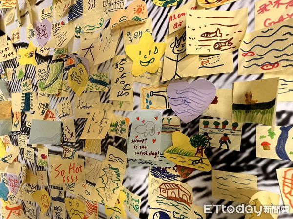 ▲台南山上花園水道博物館「你心目中的河流」互動展覽吸引超過3000張作品貼滿展板，場面壯觀。（記者林東良翻攝，下同）