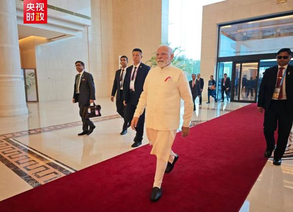 ▲▼  莫迪抵達天津會見習近平           。（圖／翻攝 央視）