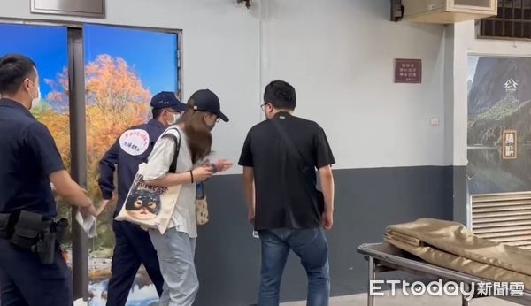 ▲心碎！台中6歲墜樓童父母認屍，哭聲撕裂殯儀館。（圖／記者白珈陽攝）