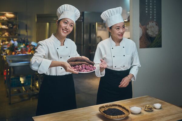 ▲《日日好食光》由范瑞君、張詩盈、林筳諭（勇兔）主演。（圖／大愛電視提供）