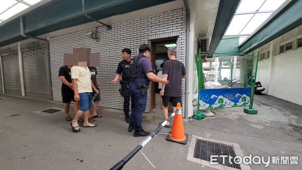 ▲▼桃園中壢民宅大火5死，死者家屬前往中殯相驗。（圖／記者黃彥傑攝)