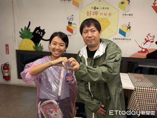 ▲▼ 第一隊繡球配對成功男女  。（圖／記者翁伊森攝）