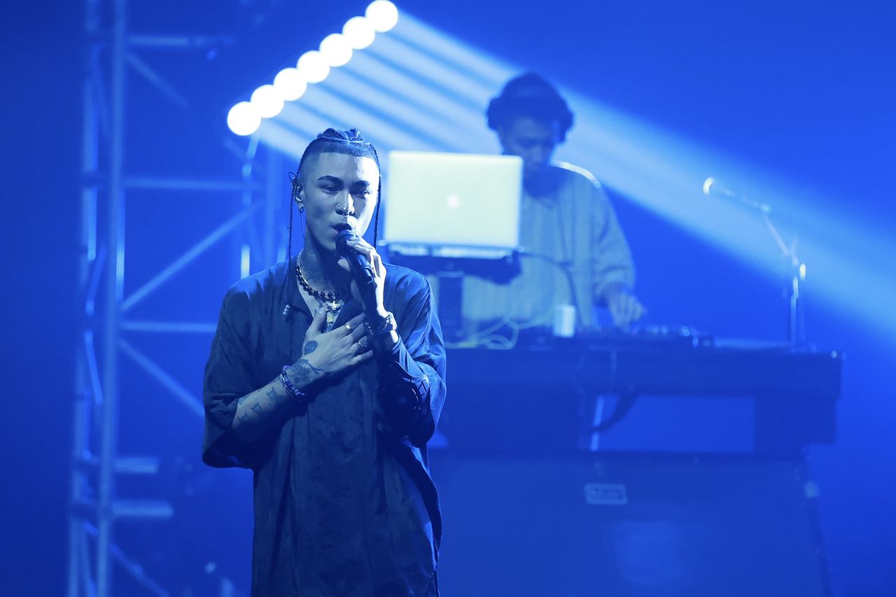 ▲▼蔡詩芸與27歲「沖繩嘻哈鬼才」OZworld共演。（圖／讀者提供）