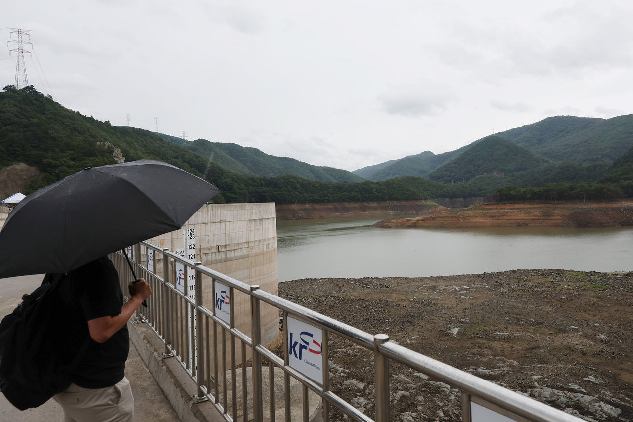 韓國江陵最嚴重旱災！蓄水量「跌破15%」民眾搶水　用濕紙巾掃廁所