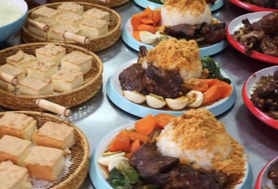 ▲河南周口一間幼兒園的豪華餐食引起外界關注。（圖／翻攝極目新聞）