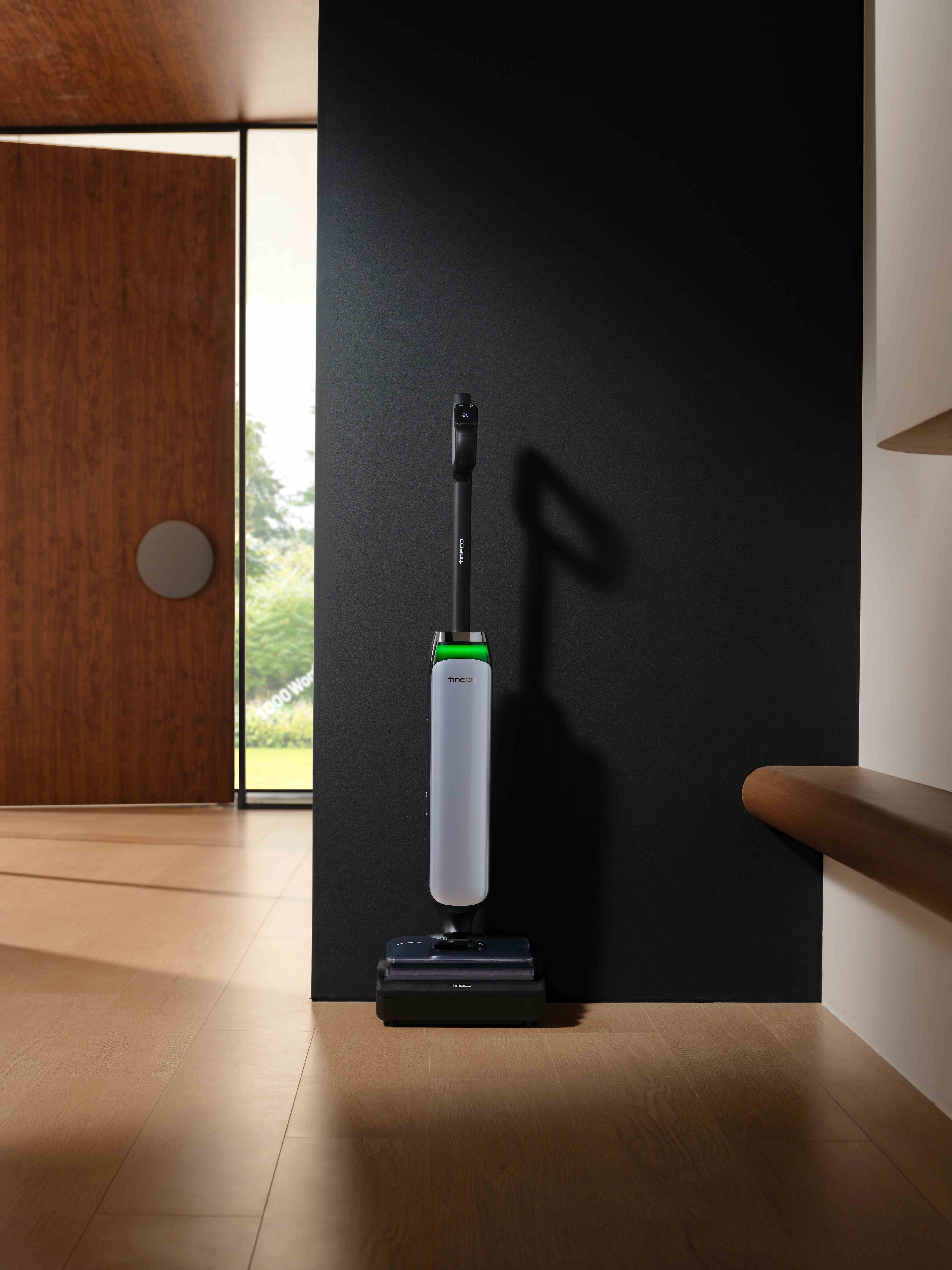 ▲雷姬拖掃機器人、Tineco洗地機新品。（圖／品牌提供）