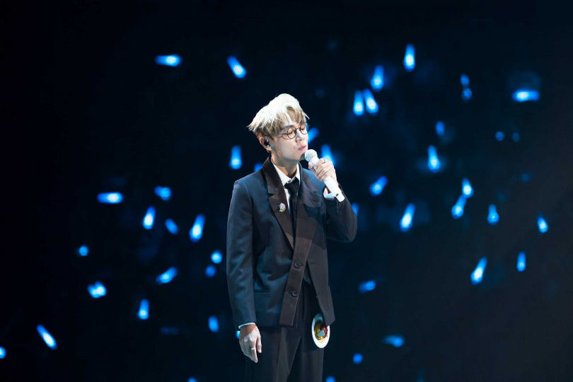 林家謙演唱會造型爆紅！靠一盤FENDI義大利麵吊飾，把西裝穿成全場最可愛