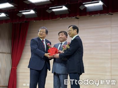 石崇良掌衛福部 幽默脫稿致詞「自嘲唸稿不習慣」