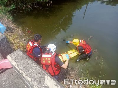 台南濱南路魚塭驚現浮屍　消防打撈年約60男子明顯死亡