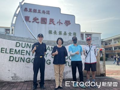 新學期開學護童同行　東港警化身孩子們的「守護天使」