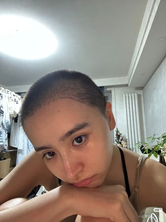 ▲▼《青春有你2》金子涵暴瘦剃平頭　宣布「改吃素」網憂她身體狀況。（圖／翻攝自金子涵小紅書）