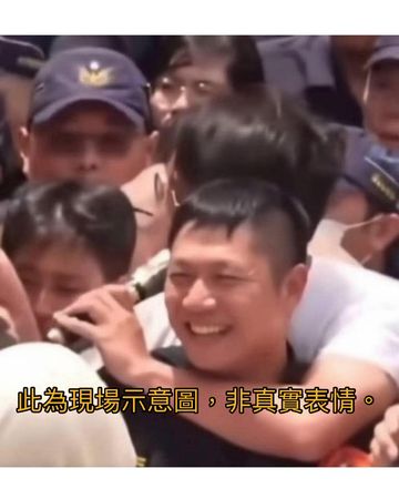 ▲藥師林士峰PO被勒員警「燦笑照」引發熱議。（圖／翻攝自Facebook／藥師林士峰）