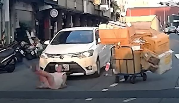 ▲彰化資源回收婦人遭75歲駕駛撞飛。（圖／（翻攝自地圖型行車影像分享平台）