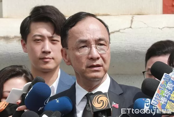 ▲▼朱立倫紀念抗戰勝利暨臺灣光復八十週年赴國民革命忠烈祠致敬。（圖／記者周宸亘攝）