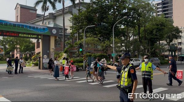 ▲高雄市左營分局長謝承甫還親自到現場             。（圖／警方提供）