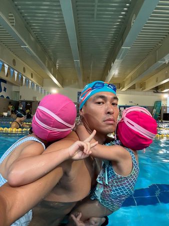 ▲▼楊祐寧43歲生日在病房陪伴爸爸。（圖／翻攝自IG）