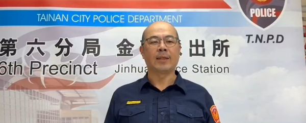 ▲台南金華路水萍塭公園旁昨晚發生公車與自小客車口角，警方到場後確認雙方已自行離開，無需進一步處理。（圖／翻攝自社會事新聞影音）