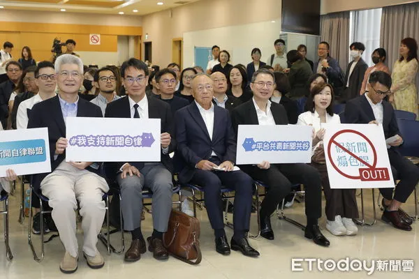 ▲▼台灣網路新聞自律聯盟成立記者會，創立之初共有23家網路媒體加入，期望透過媒體自律，提升網路新聞品質。（圖／記者湯興漢攝）