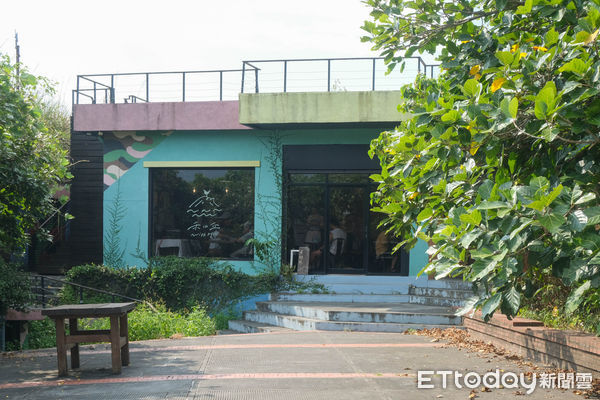 ▲和平島地質公園至高點的「禾口丘咖啡」，前身是軍事雷達站，需經過101階的考驗才能抵達。（圖／記者彭懷玉攝）