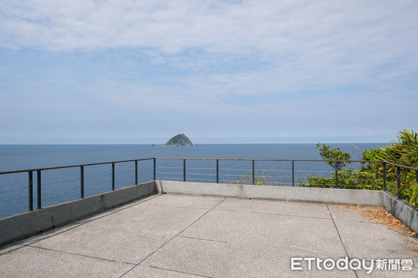 ▲和平島地質公園至高點的「禾口丘咖啡」，前身是軍事雷達站，需經過101階的考驗才能抵達。（圖／記者彭懷玉攝）