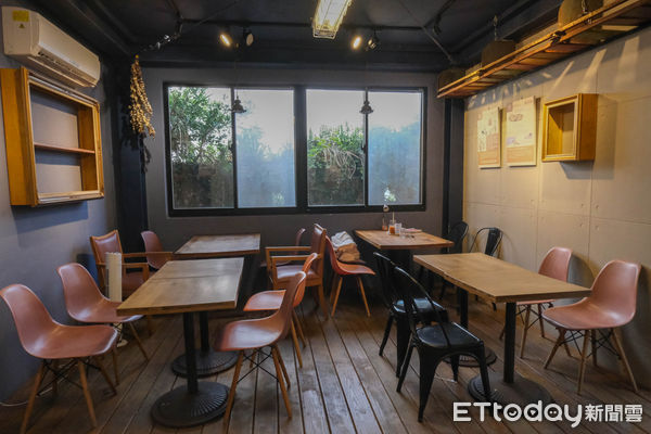 ▲和平島地質公園至高點的「禾口丘咖啡」，前身是軍事雷達站，需經過101階的考驗才能抵達。（圖／記者彭懷玉攝）