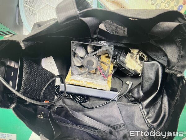 ▲▼高雄駁二驚見偷拍狼！男子提袋挖洞藏攝影機　多名女子遭拍裙底。（圖／記者賴文萱翻攝）